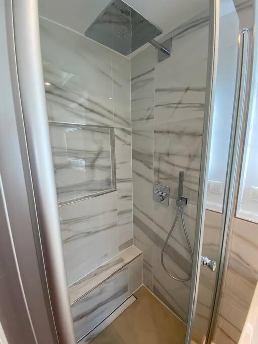 Luxury Apartment With Air Conditioning & Jaccuzzi Near Frankfurt Wiesbaden Hofheim am Taunus Buitenkant foto