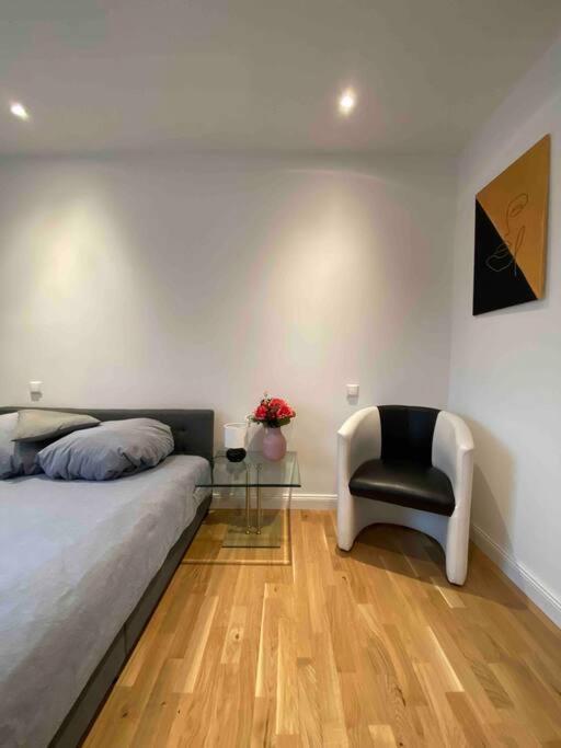 Luxury Apartment With Air Conditioning & Jaccuzzi Near Frankfurt Wiesbaden Hofheim am Taunus Buitenkant foto