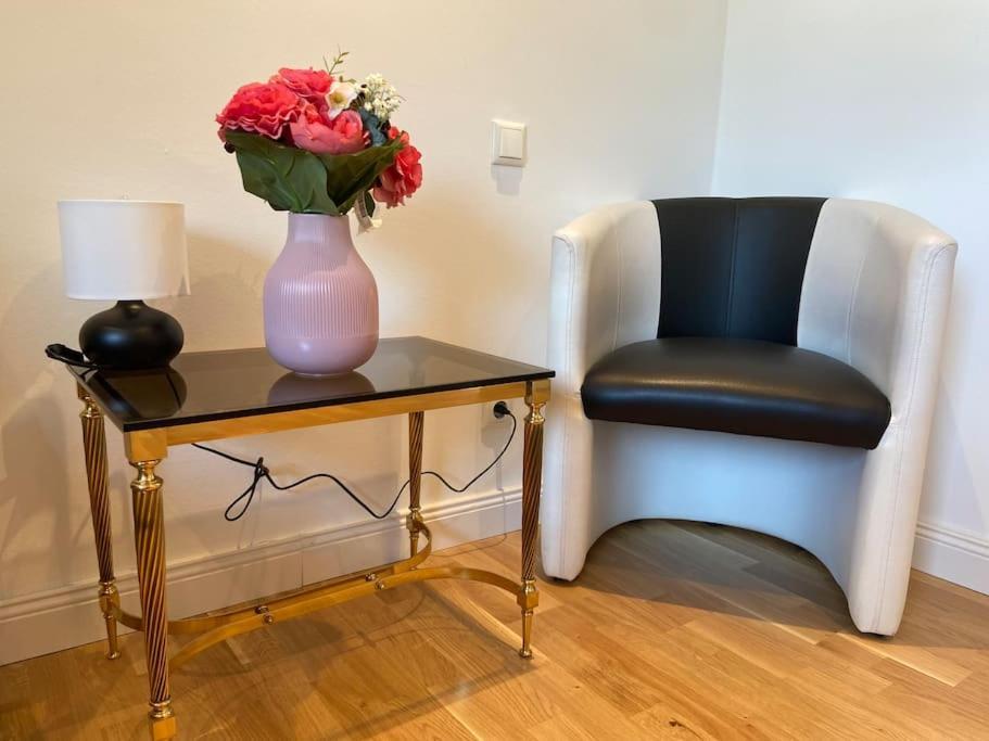 Luxury Apartment With Air Conditioning & Jaccuzzi Near Frankfurt Wiesbaden Hofheim am Taunus Buitenkant foto